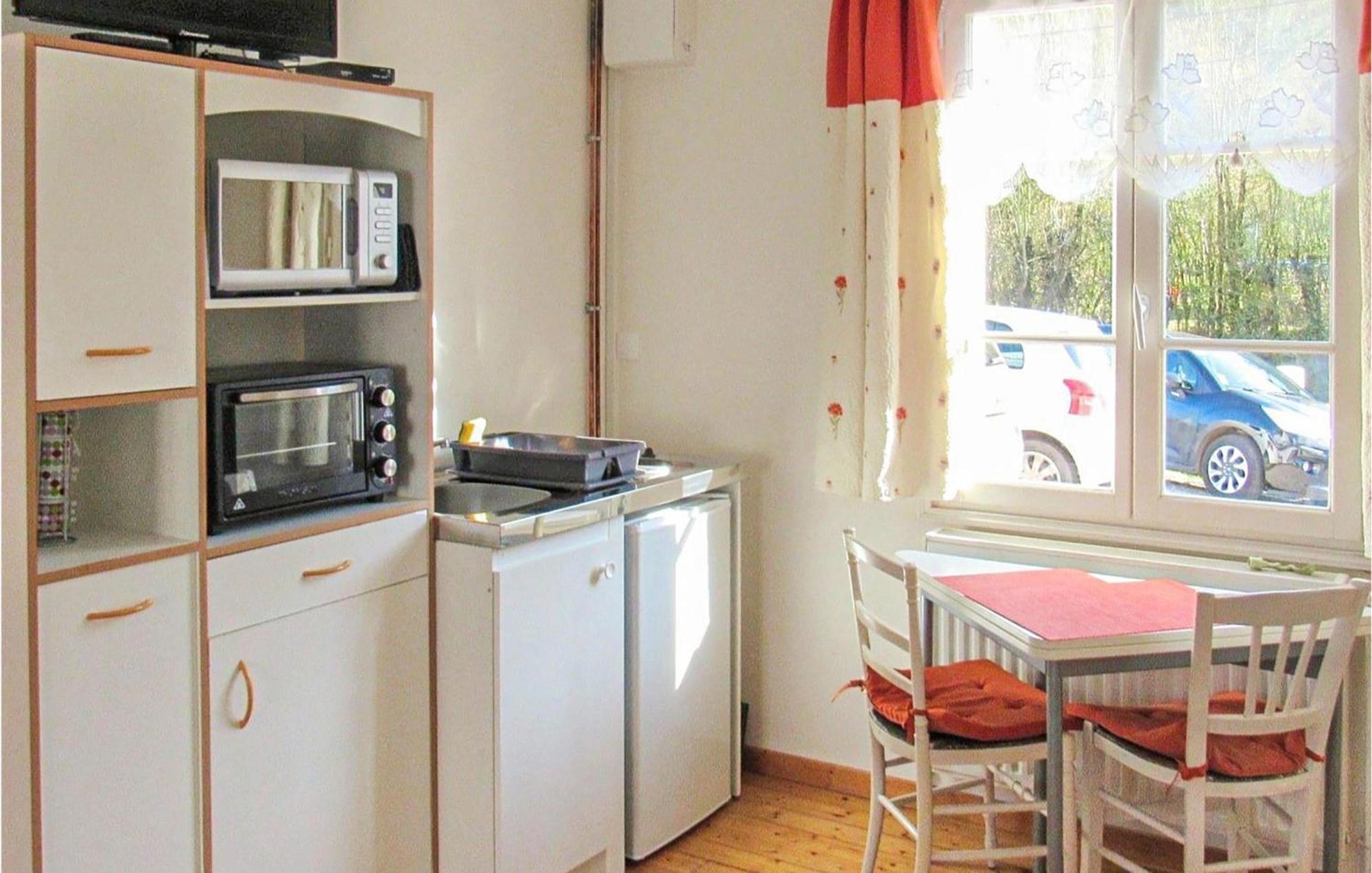 Gorgeous Apartment In Alette With Kitchenette Exterior photo