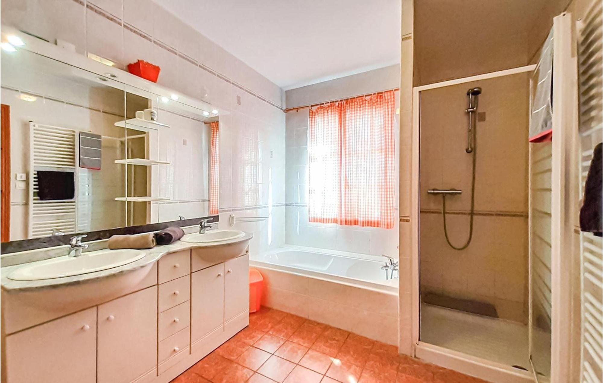 Gorgeous Apartment In Alette With Kitchenette Room photo